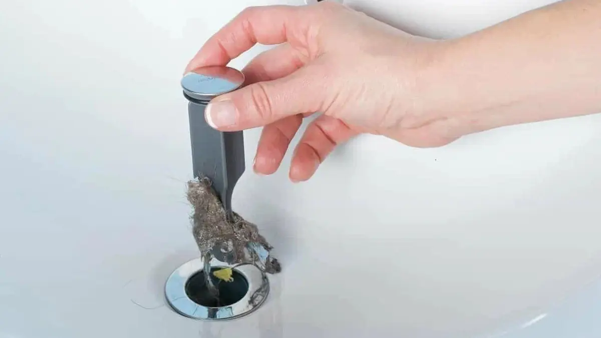 Kako brzo očistiti odvod u kupaonici: 4 učinkovita načina