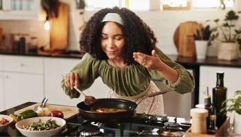 Horisontaalista omistusta koskeva laki vahvistaa tämän: jos naapurin ruoanlaittotuoksut leviävät yhteisiin tiloihin, voit vedota artiklaan 7.2.