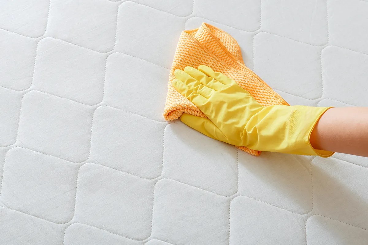 Zašto je dobro na madrac i jastuke sipati vodikov peroksid, sodu bikarbonu i tekući deterdžent ili sapun?