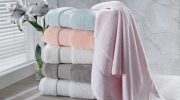 Ako vrátiť uterákom jemnosť? Stačí ich vyprať v práčke a budú na dotyk nadýchané a jemné.
