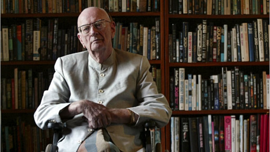 Arthur Clarke, científico: “Si un docente puede ser sustituido por una máquina, debería ser sustituido”
