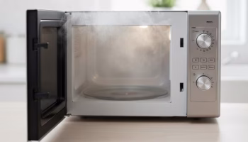 Kućni trik za uklanjanje mirisa iz mikrovalne pećnice s 3 jednostavna sastojka