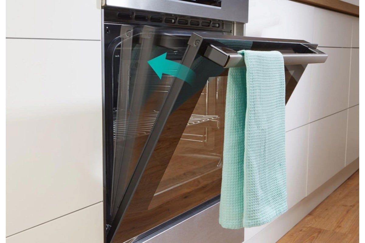 Recite zbogom kuhinjskim ručnicima koji vise na vratima pećnice: novi praktični trend u njihovom skladištenju u 2026.
