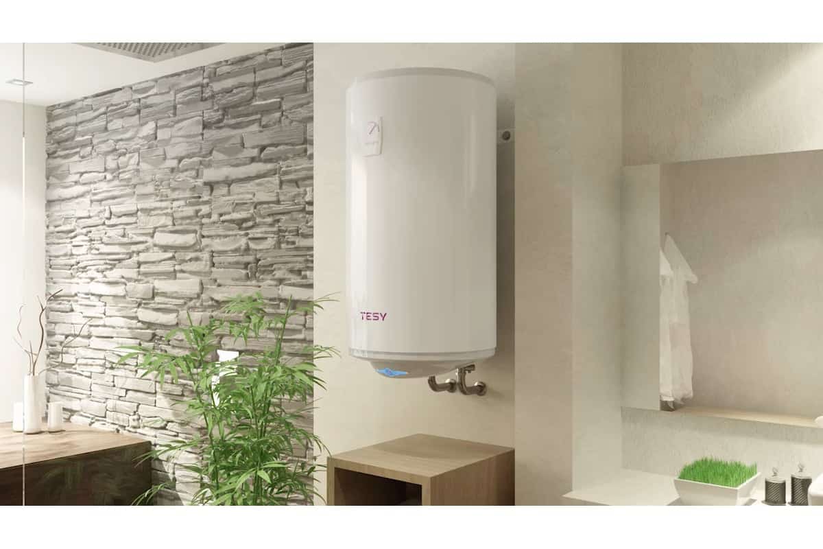 Čo znamená prítomnosť cudzích zvukov alebo „praskot“ vo vnútri bojlera ohrievača vody?