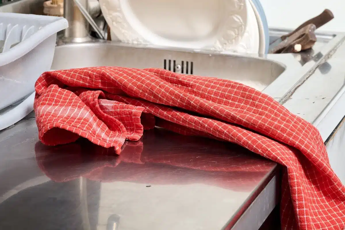 Slovaci napuštaju klasične kuhinjske krpe. Moderna moda je praktičnija, ljepša i ne ostavlja vlakna.