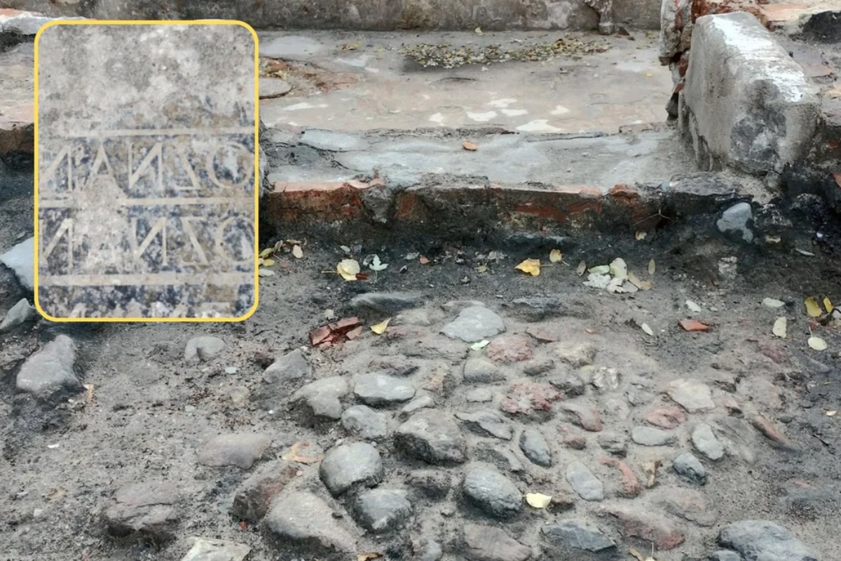 Unikátní nález ve varšavském sklepě: Kamenné desky se zrcadlovými nápisy a stopy po továrně na čokoládu