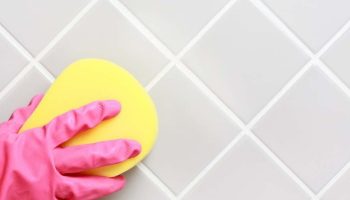 Dubinsko čišćenje kuhinjskih pločica: Metoda koja uklanja tvrdokornu masnoću i vraća sjaj u jednom potezu