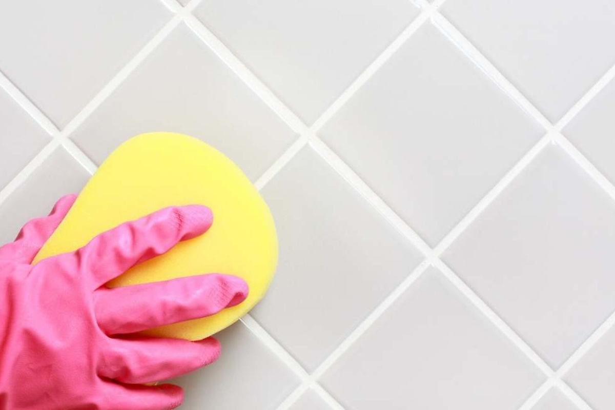 Dubinsko čišćenje kuhinjskih pločica: Metoda koja uklanja tvrdokornu masnoću i vraća sjaj u jednom potezu