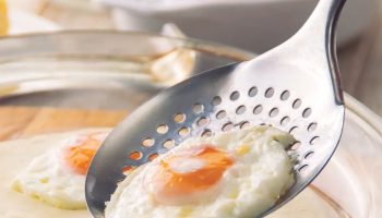 Zašto je ključno dodati ocat u tavu kod prženja jaja? Isprobajte ovaj trik, par kapi je dovoljno