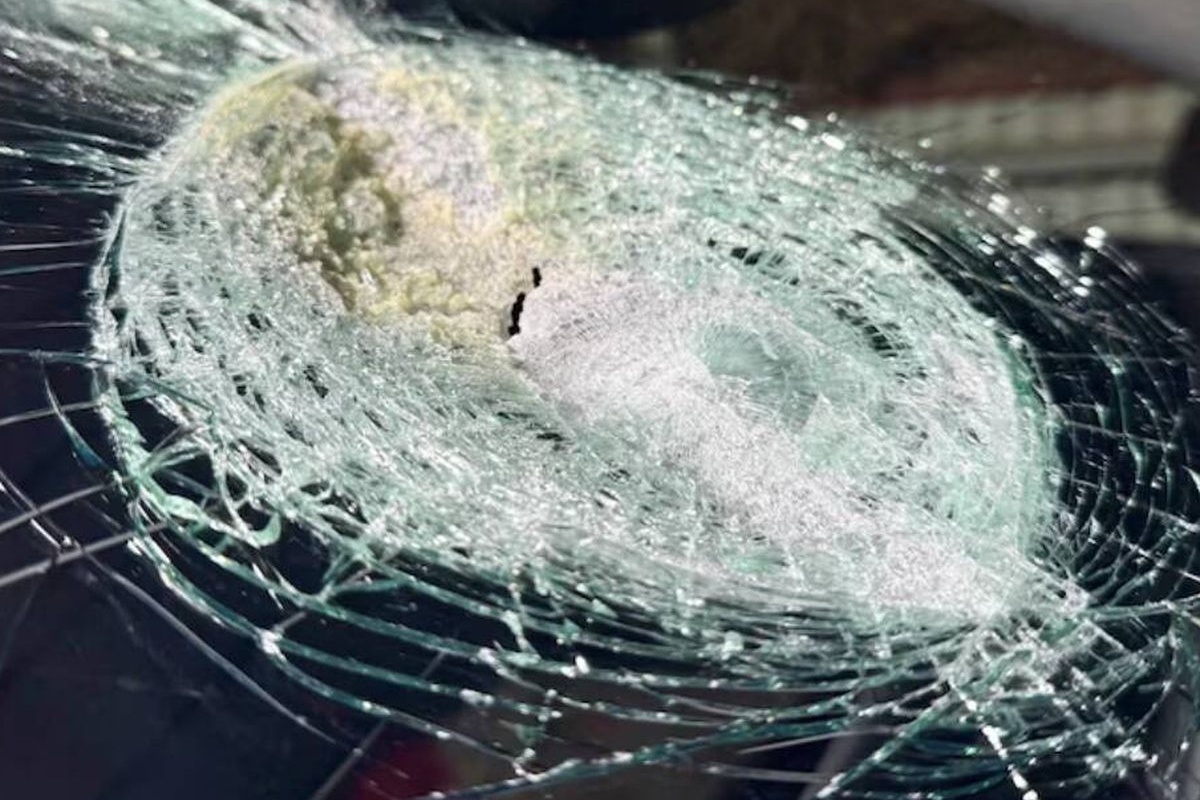 Misteriozni objekt iz svemira udario u vjetrobransko staklo Tesle u vožnji: Znanstvenici istražuju slučaj