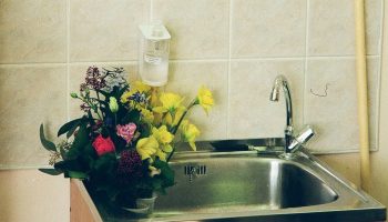 Čarobna domaća mješavina od tri sastojka za blistav sudoper bez kamenca