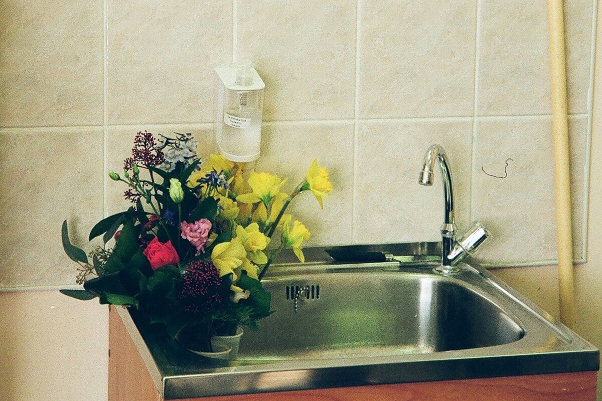 Čarobna domaća mješavina od tri sastojka za blistav sudoper bez kamenca