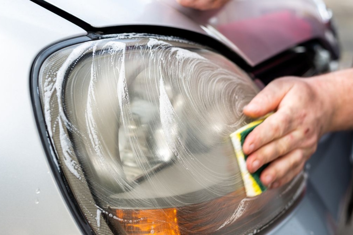 Kako poboljšati izgled farova na autu: Domaća metoda koja sigurno djeluje