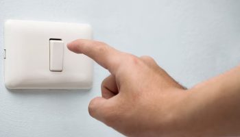 Zbogom klasičnim prekidačima: Tehnološki trend koji će dominirati domovima 2026.