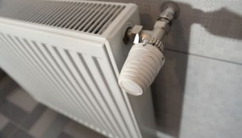 Kako pripremiti dom za zimu: 5 ključnih savjeta za očuvanje topline i uštedu novca