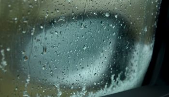 Tajni trikovi za kristalno čista stakla: Odmaglite svoj automobil bez klima uređaja!