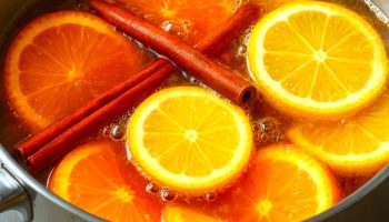 Mirisni Dom bez Kemikalija: Zašto Biste Trebali Kuhati Kore Naranče i Limuna s Cimetom?