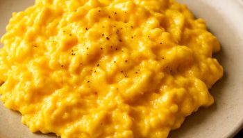 Otkrijte Tajnu Savršenih Jaja na Oko: Michelinova Chefica Otkriva Jednostavnu Tehnologiju!