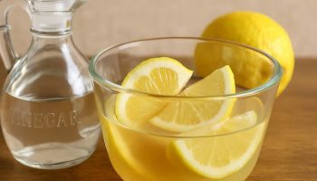 Zašto se preporučuje miješanje kore limuna i octa te čemu to služi: Tajna prirodno čistog doma!