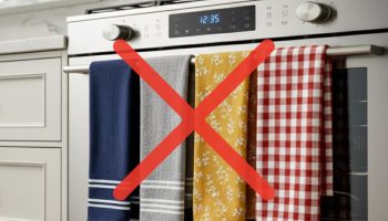 Zbogom kuhinjskim krpama obješene na vratima pećnice: Novi praktični trend za njihovo odlaganje u 2026.