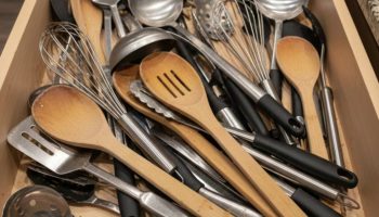 Zbogom raspršenom posuđu u kuhinji: trendi komad koji istovremeno organizira i dekorira