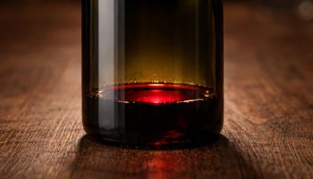 Ako vam je ostalo vina u flaši, ne bacajte ga: zašto je dobro zamrznuti ga i čemu služi