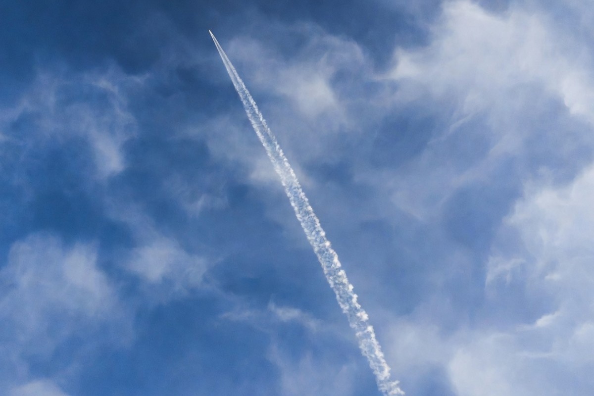 Zašto od aviona ostaje beli trag na nebu? Tajna o kojoj vam nikada nisu pričali