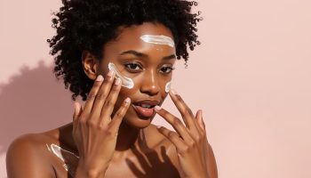 Redizajnirana krema za sunčanje ima za cilj da definitivno stane na put belim tragovima na koži