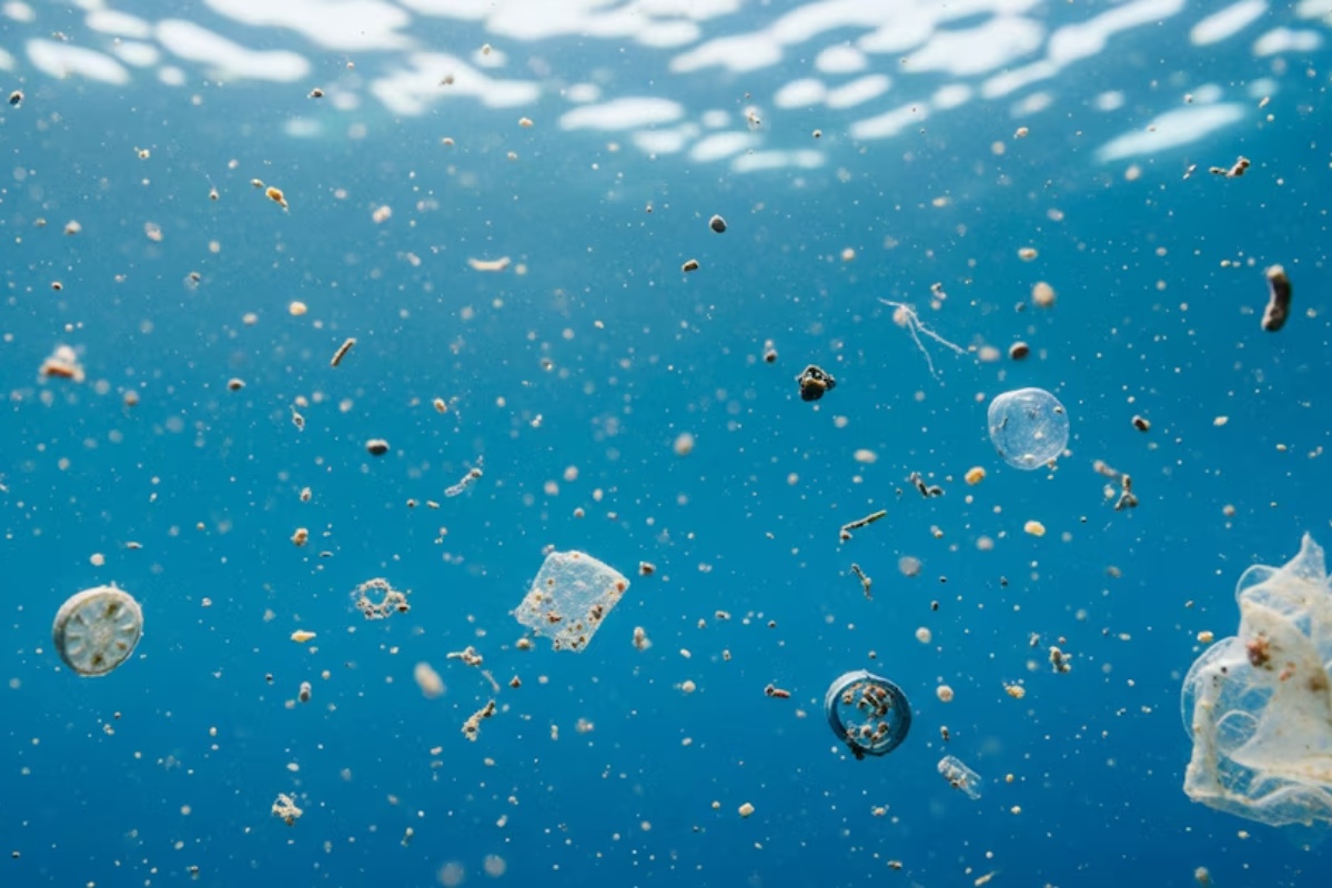 Naučnici nastoje da detektuju mikroplastiku u okeanima iz svemira: Inovativna metoda