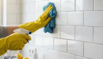 Ni odmašćivač ni izbeljivač: kako očistiti kuhinjske pločice, lako i za nekoliko minuta