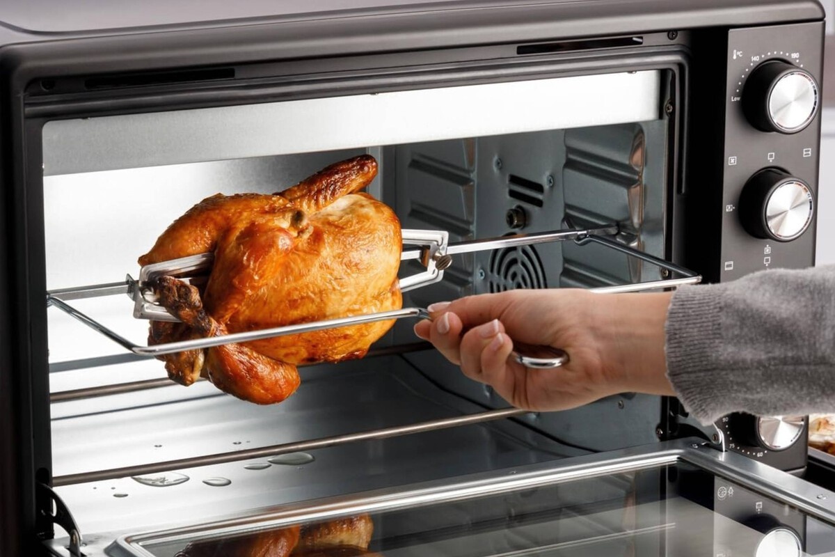 Mislio sam da je kompaktna rerna samo 'veličanstvena mikrotalasna' koja ne služi za pečenje pileta. Stvarnost je upravo suprotna