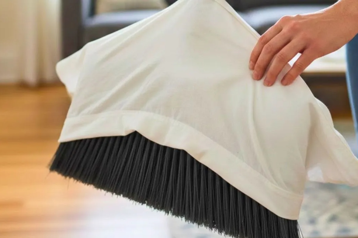 Stavite jastučnicu na metlu: Zašto se to preporučuje i čemu služi