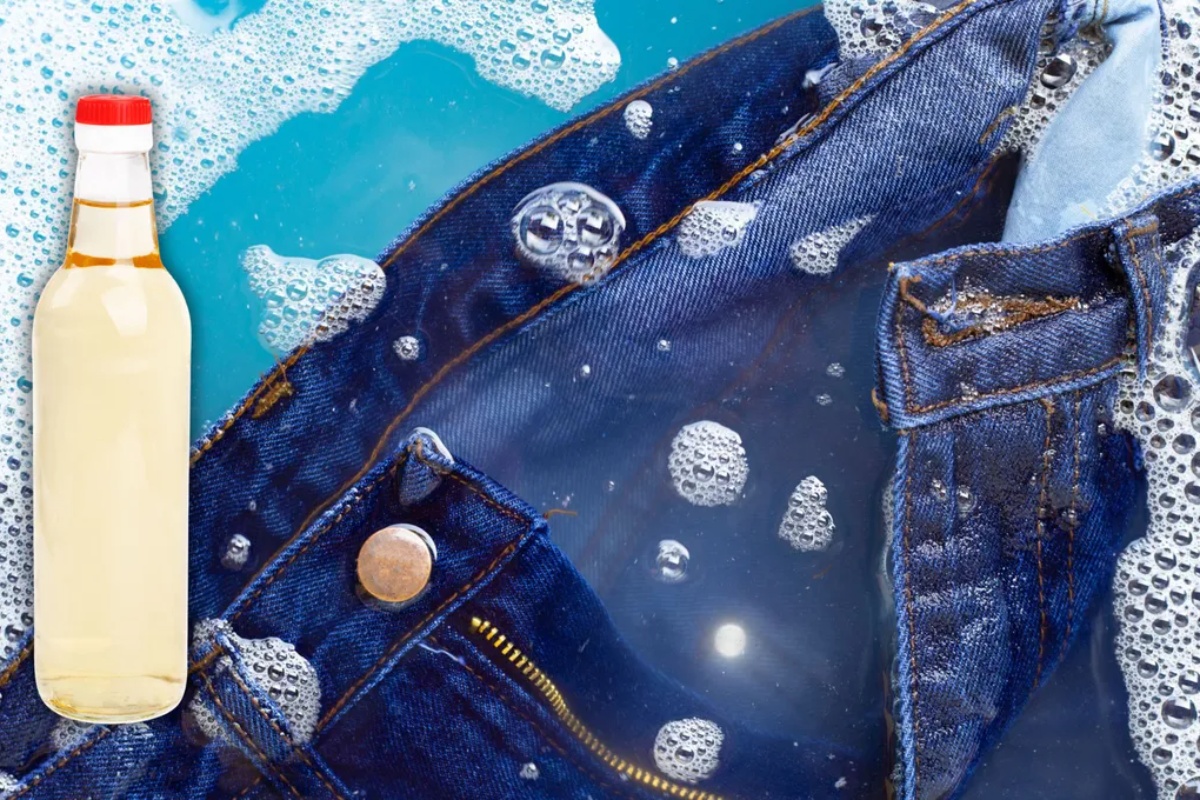 Objašnjavam vam zašto bi trebalo da potopite svoje farmerke u sirće i čemu to služi