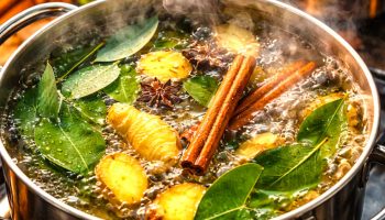 Zagrevanje eukaliptusa sa cimetom i đumbirom: zašto se preporučuje i čemu služi