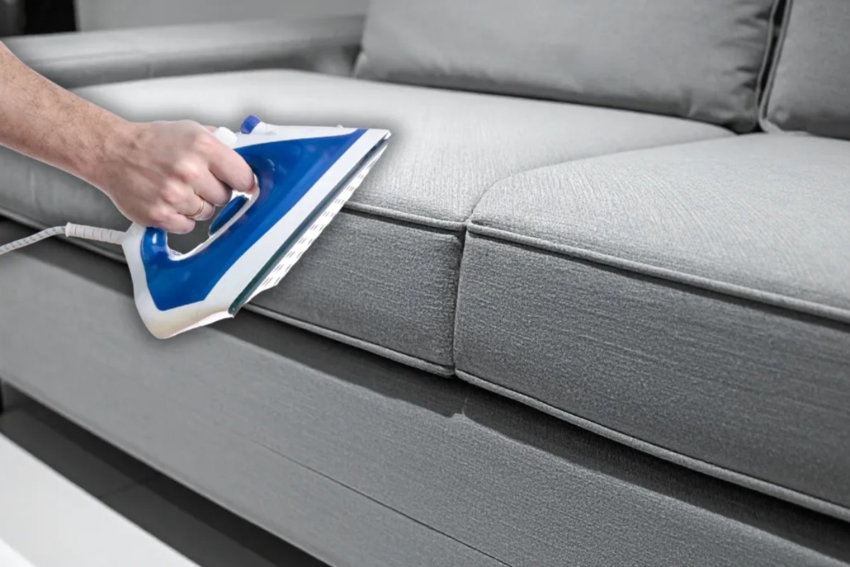 Kako ukloniti nabore sa kauča: uz domaći trik i peglu