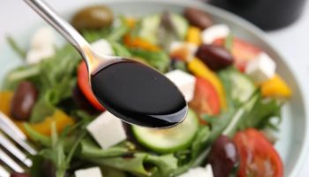 Reguliše nivo šećera, podstiče metabolizam i podržava creva. "Crno zlato” bi trebalo da bude u svakoj kuhinji