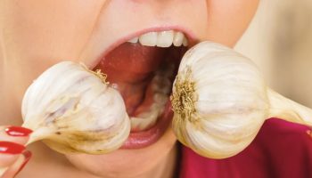 Kako ukloniti zadah od belog luka u sekundi: efikasan domaći trik