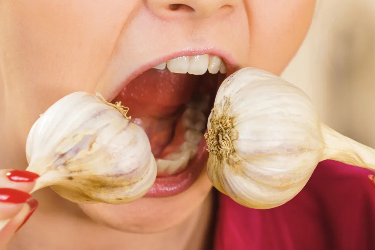 Kako ukloniti zadah od belog luka u sekundi: efikasan domaći trik