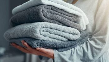 Dijego Fernandez, hemijski inženjer: "Ako vaši peškiri mirišu na vlagu iako ih perete, isprobajte ovaj domaći antibakterijski osveživač"