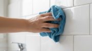 Čišćenje kupatilskih pločica limunom i sodom bikarbonom: čemu služi i koliko često to treba raditi