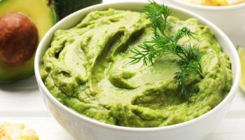 10-minutni namaz od avokada. Solidna porcija energije i vitamina, može se jesti i bez hleba