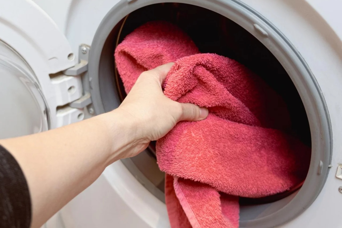 Dodajte 15 kapi i sipajte u mašinu tokom pranja peškira. Mirisaće kao odmor u Grčkoj. Domaći način za pranje peškira