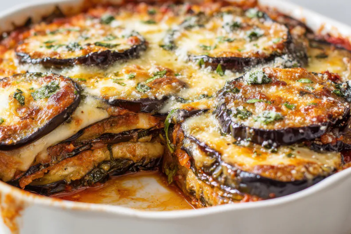 Ređam slojeve i stavljam u rernu. Rezultat je ukusan i jednostavan ručak