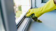 Pomešajte ovo sa vodom i nanesite na krpu. Žute mrlje sa PVC prozorskih okvira nestaju bez ribanja