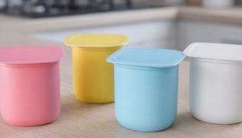 Ne bacajte čaše od jogurta: kako ih ponovo iskoristiti za dekoraciju balkona, terase ili bašte