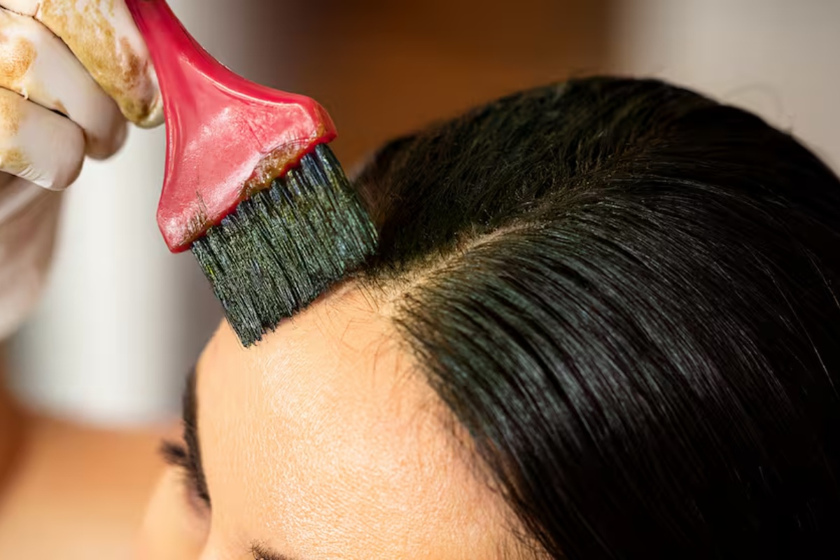 Oprostite se od sedih vlasi zauvek: idealna domaća farba koja prekriva nesavršenosti i vraća prirodnu boju kose