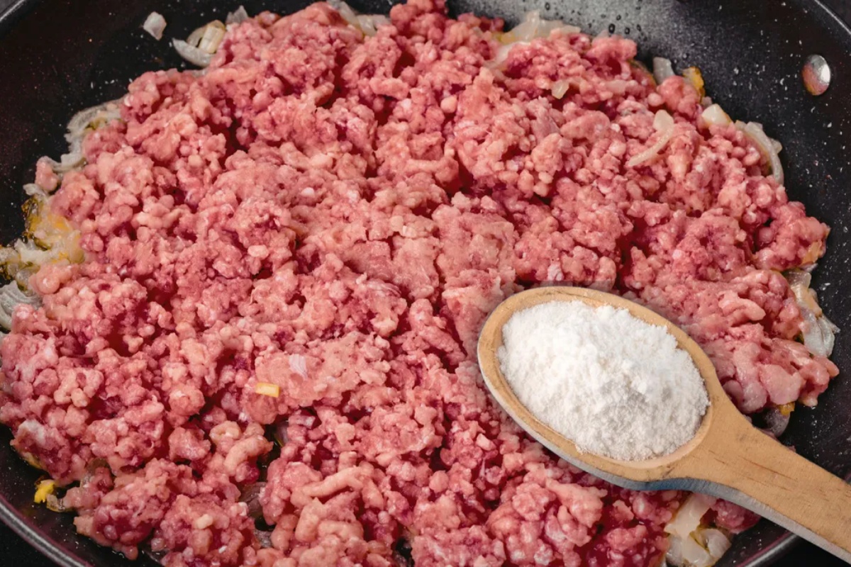 Zašto mleveno meso treba kuvati sa sodom bikarbonom: Šta to zapravo znači?