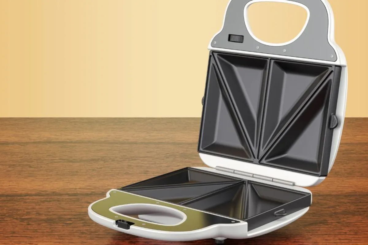 Kako očistiti toster za sendviče tako da na njemu ne ostane nimalo ostataka hrane