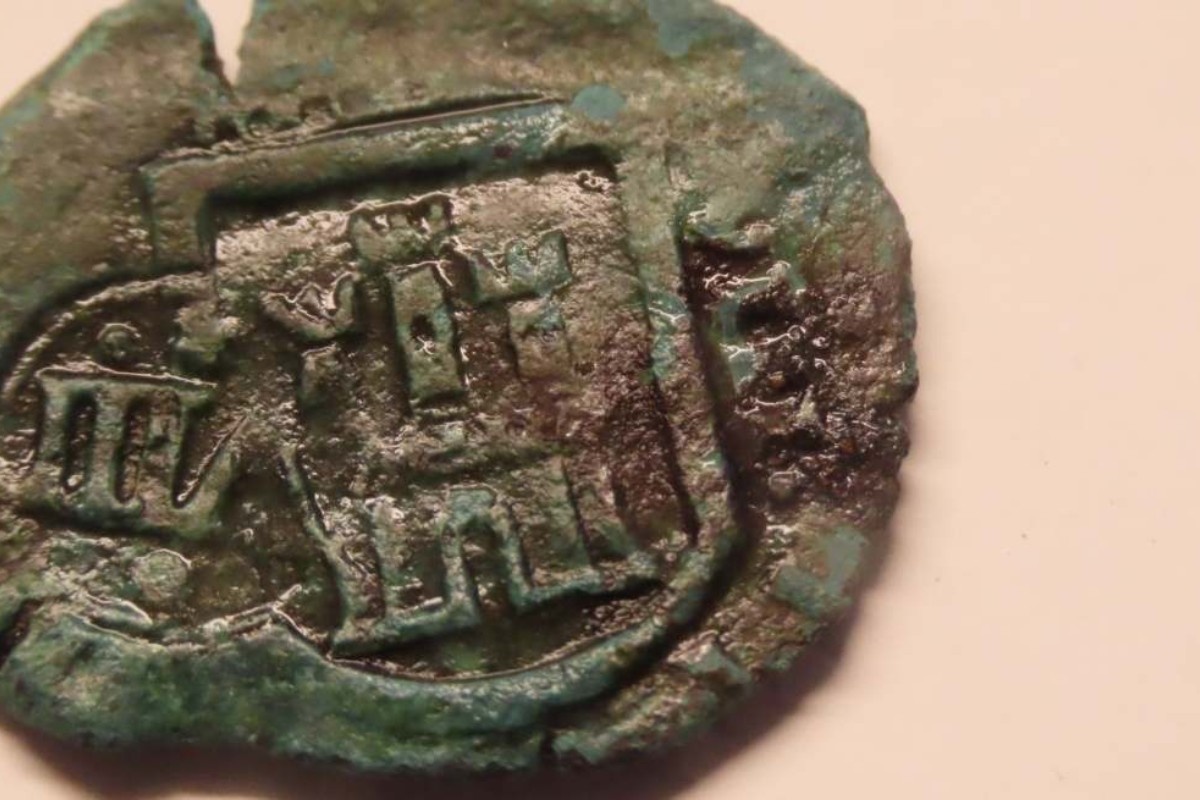 Na ostrvu Ons pronađen maravedi iz 1622. godine, iz doba vladavine Filipa IV, "dragoceno svedočanstvo" pomorske aktivnosti