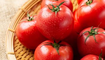Ni 2 dana ni 3 nedelje: koliko dugo paradajz traje u frižideru, čvrst i svež